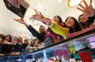 百度骚屄15P中国人依然爱赴日旅游 消费已由爆买转向网购